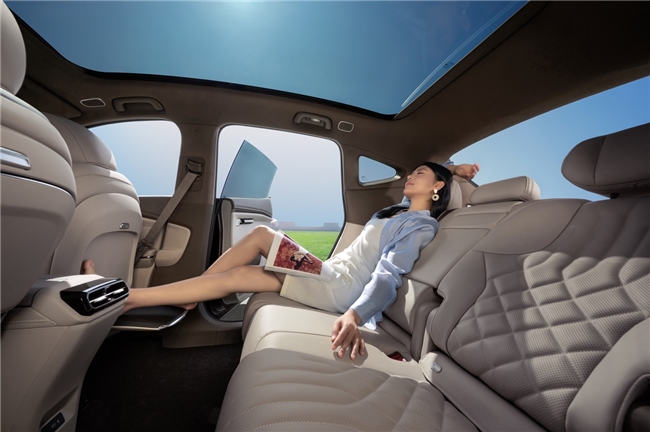 昊铂HT对比小鹏G7:谁在真正理解“全家舒适”的深层需求? 昊铂HT对比小鹏G7:谁在真正理解“全家舒适”的深层需求?