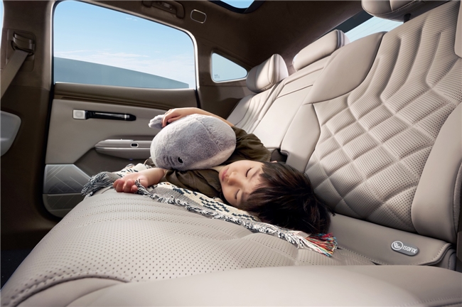 昊铂HT对比小鹏G7:谁在真正理解“全家舒适”的深层需求? 昊铂HT对比小鹏G7:谁在真正理解“全家舒适”的深层需求?