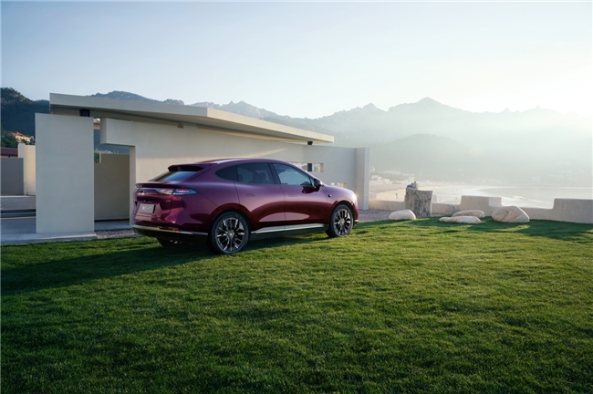 昊铂HT对比小鹏G7:谁在真正理解“全家舒适”的深层需求? 昊铂HT对比小鹏G7:谁在真正理解“全家舒适”的深层需求?