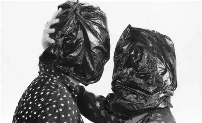 当垃圾成为主角,《垃圾时代》插画里的生态荒诞与现实刺痛