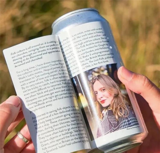 酒精配文字,成年人不做选择!啤酒罐变移动书店,对抗注意力分散