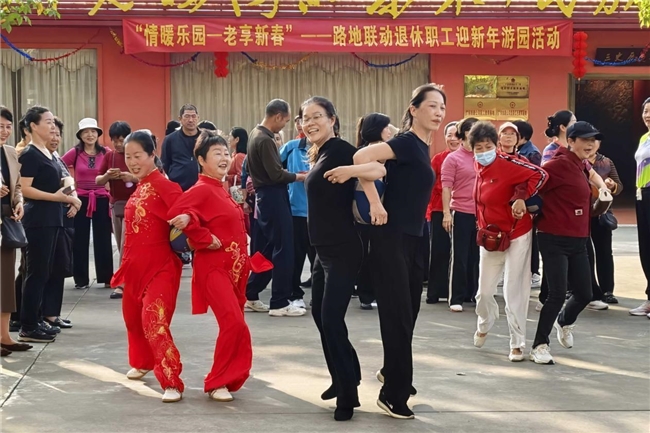 路地同心暖银龄 新春聚力谱新篇