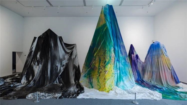 反反噬！艺术在景观与科技夹缝中的自我觉醒