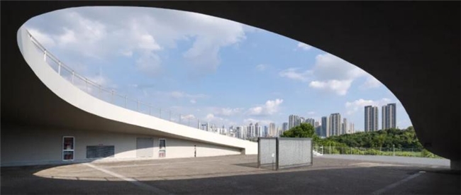 反反噬！艺术在景观与科技夹缝中的自我觉醒