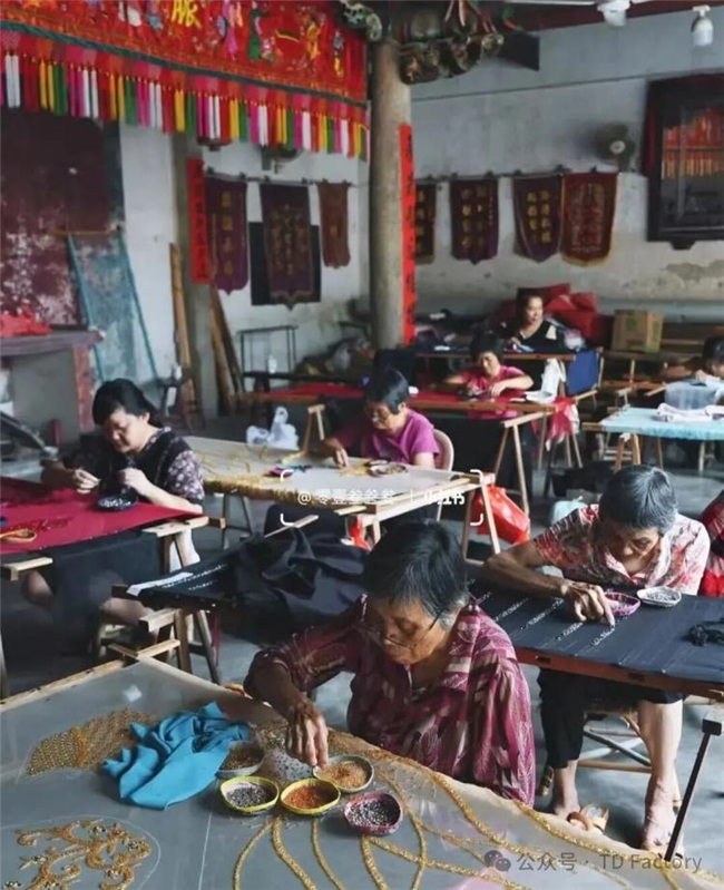 以珠为墨，以线为笔！潮州珠绣的匠心密码与当代突围