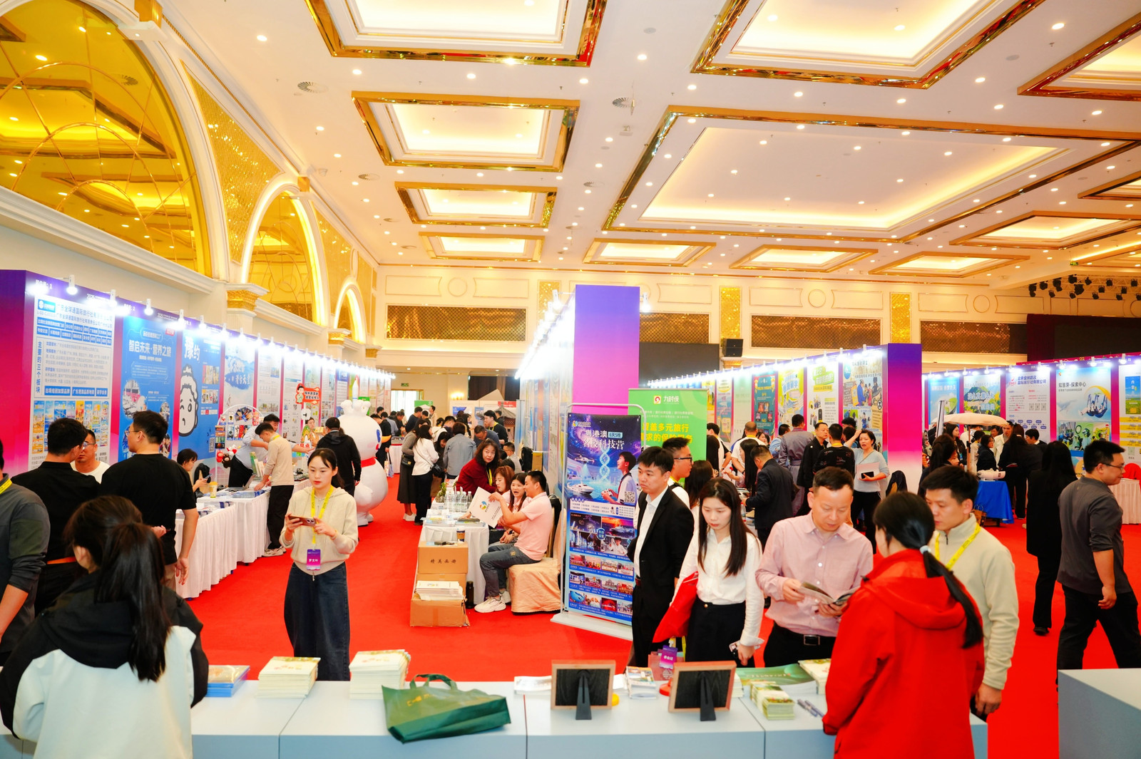 ​唐潮演艺研学创新“演艺+旅游”新模式 在“粤游学•暖冬知行季——2026‘寒假游学到广东’”启动仪式展演游学成果