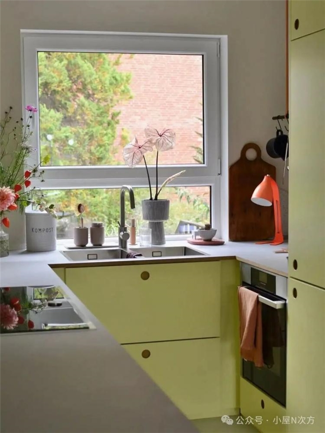 色彩是生活的调味剂！探访德国博主温馨又活泼的治愈系小家