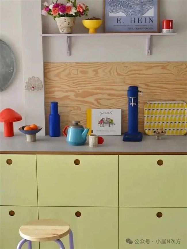 色彩是生活的调味剂！探访德国博主温馨又活泼的治愈系小家