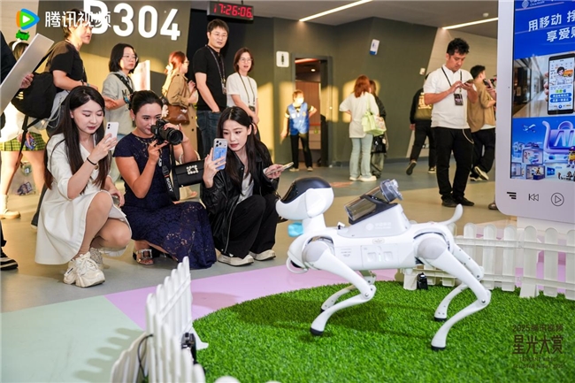 中国移动灵犀机器狗刷屏星光大赏，亲情网获艺人称赞