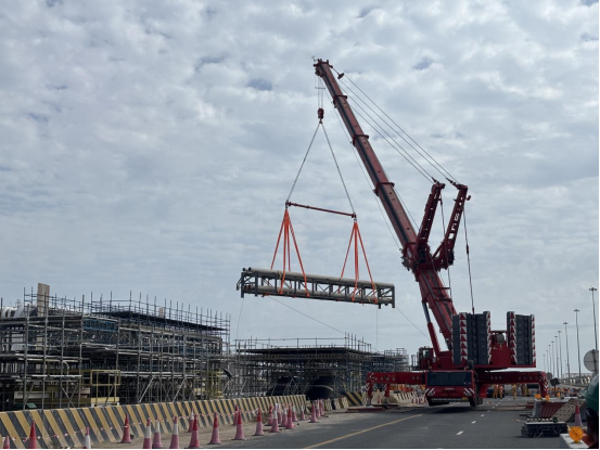 中国化学十一化建华南分公司卡塔尔北部气田扩建项目HA03管廊模块顺利吊装完成