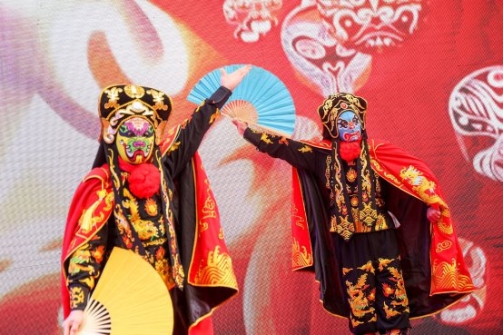 非遗花灯、喷空剧场……郑州这场跨年盛宴等你来！