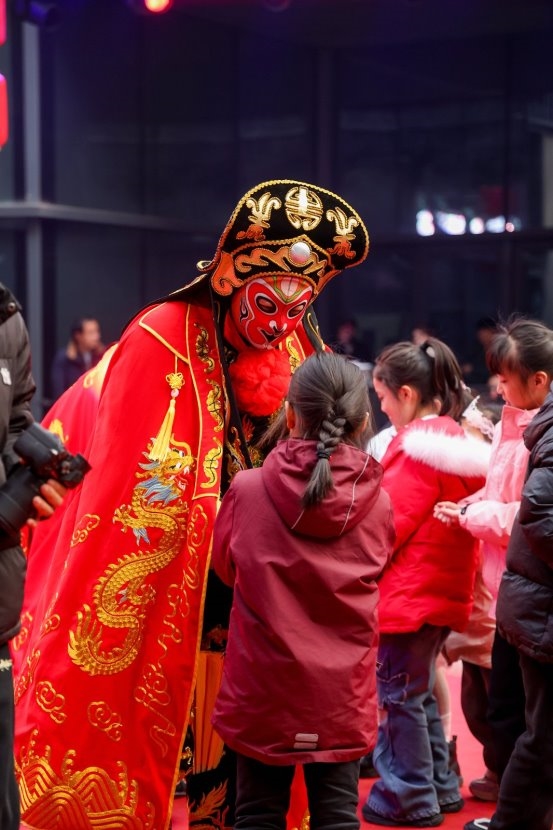 非遗花灯、喷空剧场……郑州这场跨年盛宴等你来！