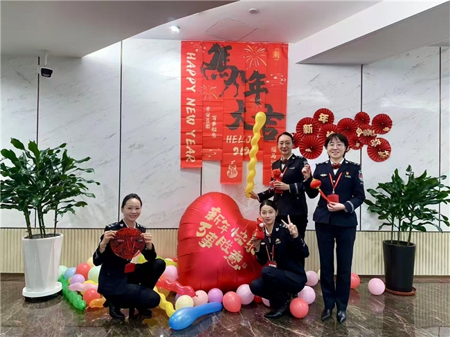 乌鲁木齐天山国际机场安全检查总站开展&ldquo;元旦送福&middot;温暖旅途&rdquo;主题活动