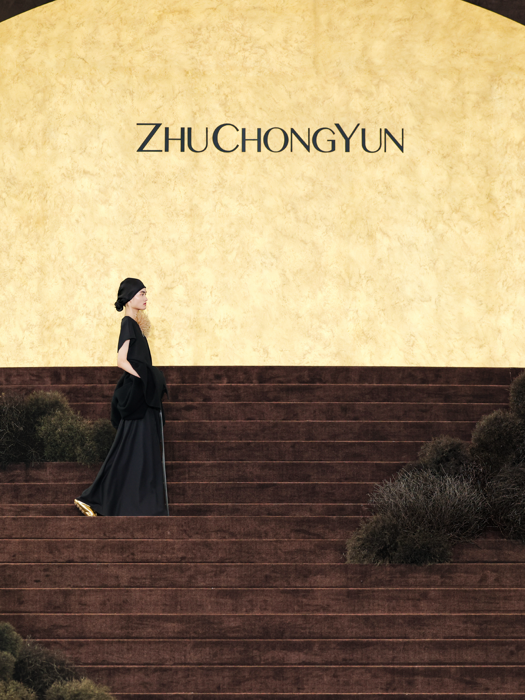 ZHUCHONGYUN 二〇二五冬季时装秀正式发布 【月历万川，但愿人长久】