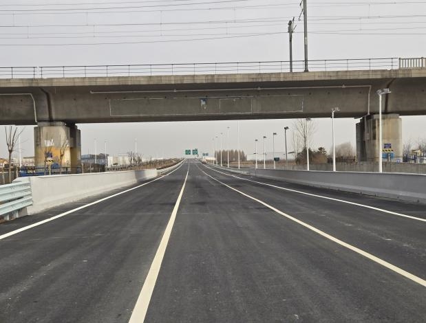 许昌市绕城高速公路下穿铁路立交涉铁工程通过竣工验收