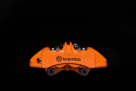 布雷博携手全新小鹏P7，共赴未来出行「制」胜新境