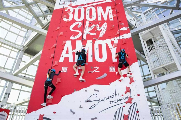 别在地面人挤人!厦门潮人新玩法:在300米云端CityWalk!(图4)