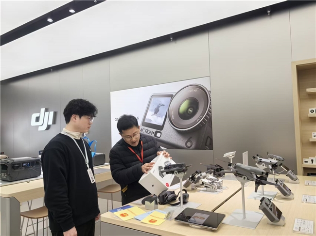 赣北无线电监测中心开展无人机无线电发射设备销售专项检查(图2)