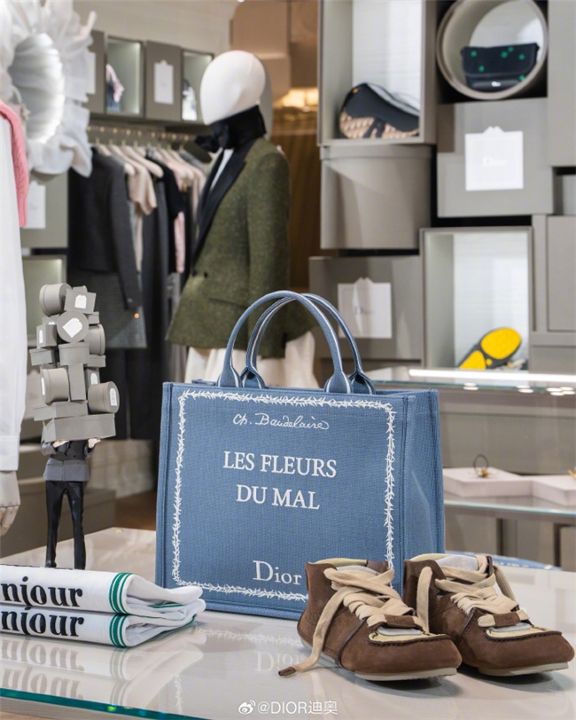 JWA迪奥首季作品亮相上海国金中心限时精品店