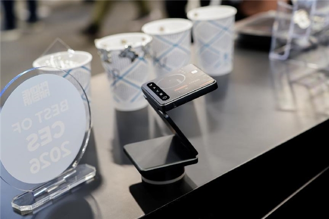 正式“上车”！ZIP三折叠投影仪在CES 2026展示移动影院新形态-视听圈