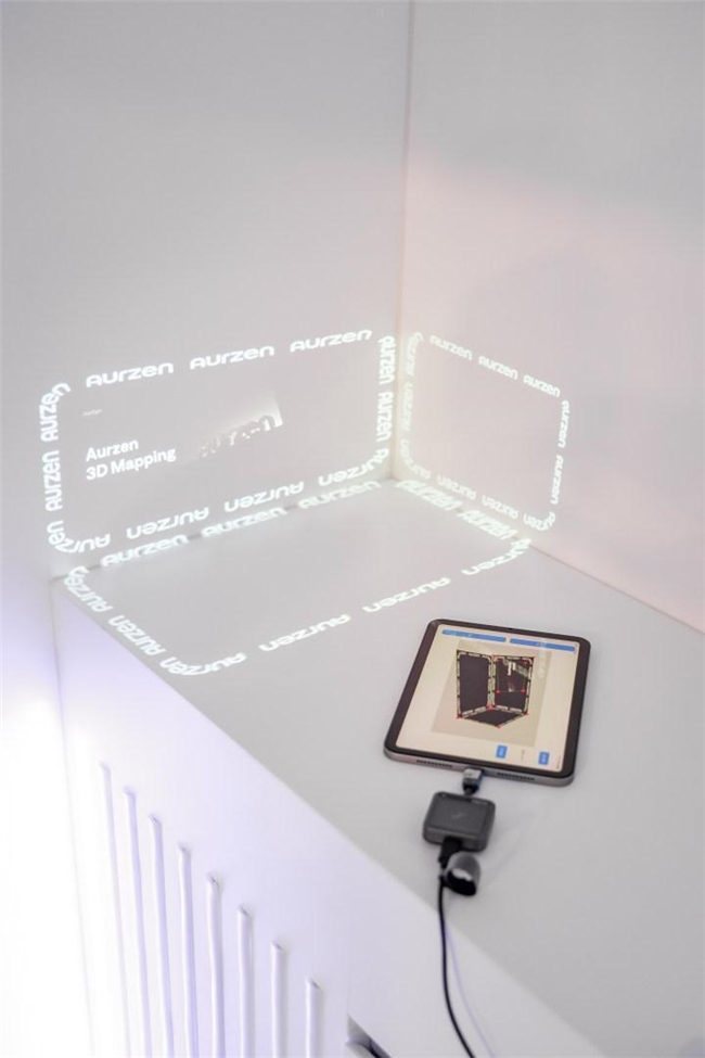 正式“上车”！ZIP三折叠投影仪在CES 2026展示移动影院新形态-视听圈