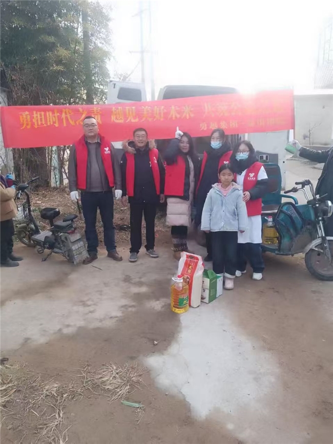 寒冬送暖进乡村，真情帮扶显担当
