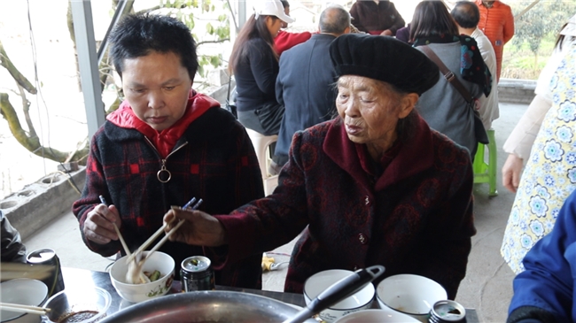 云南女子外出打工后失联21年，抖音寻人志愿者接力为其找到亲人