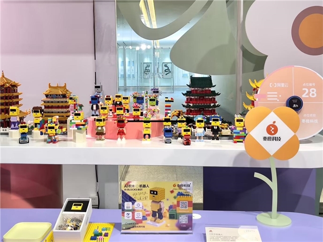 枣橙科技创新ai积木对话机器人斩获行业大奖，获央视等权威媒体报道