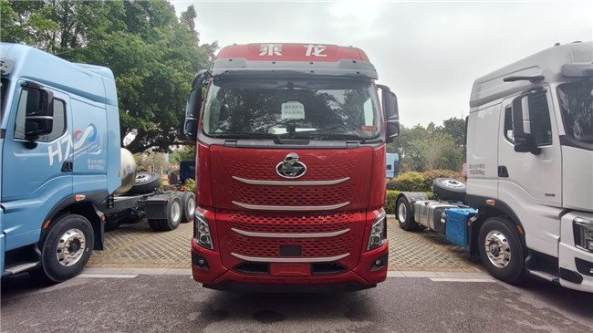 乘龙H7 Pro LNG牵引车：干线运输创富利器，全维优势护航征途
