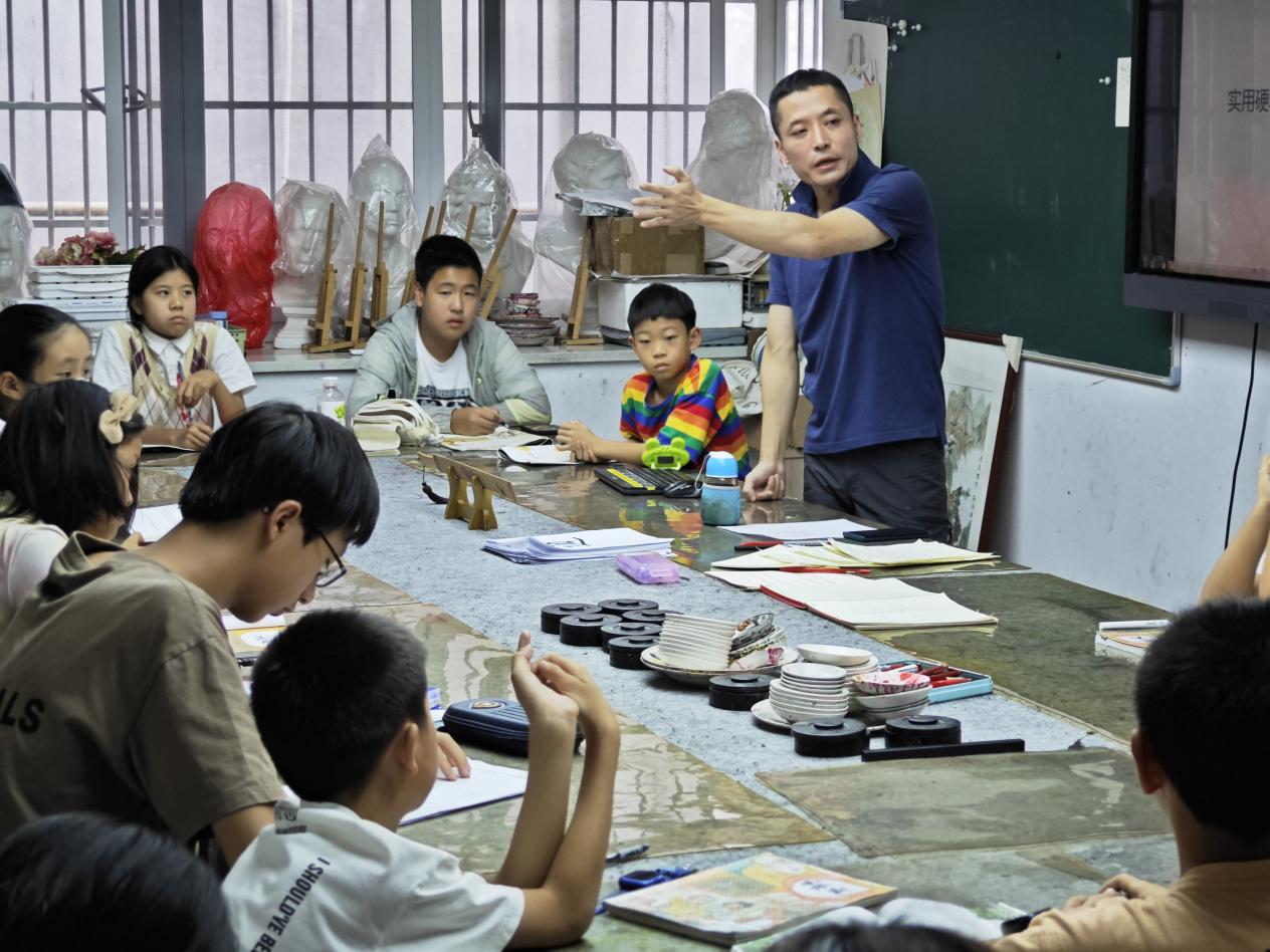 谢林昂卷面快写课程走红，实用主义导向受青睐