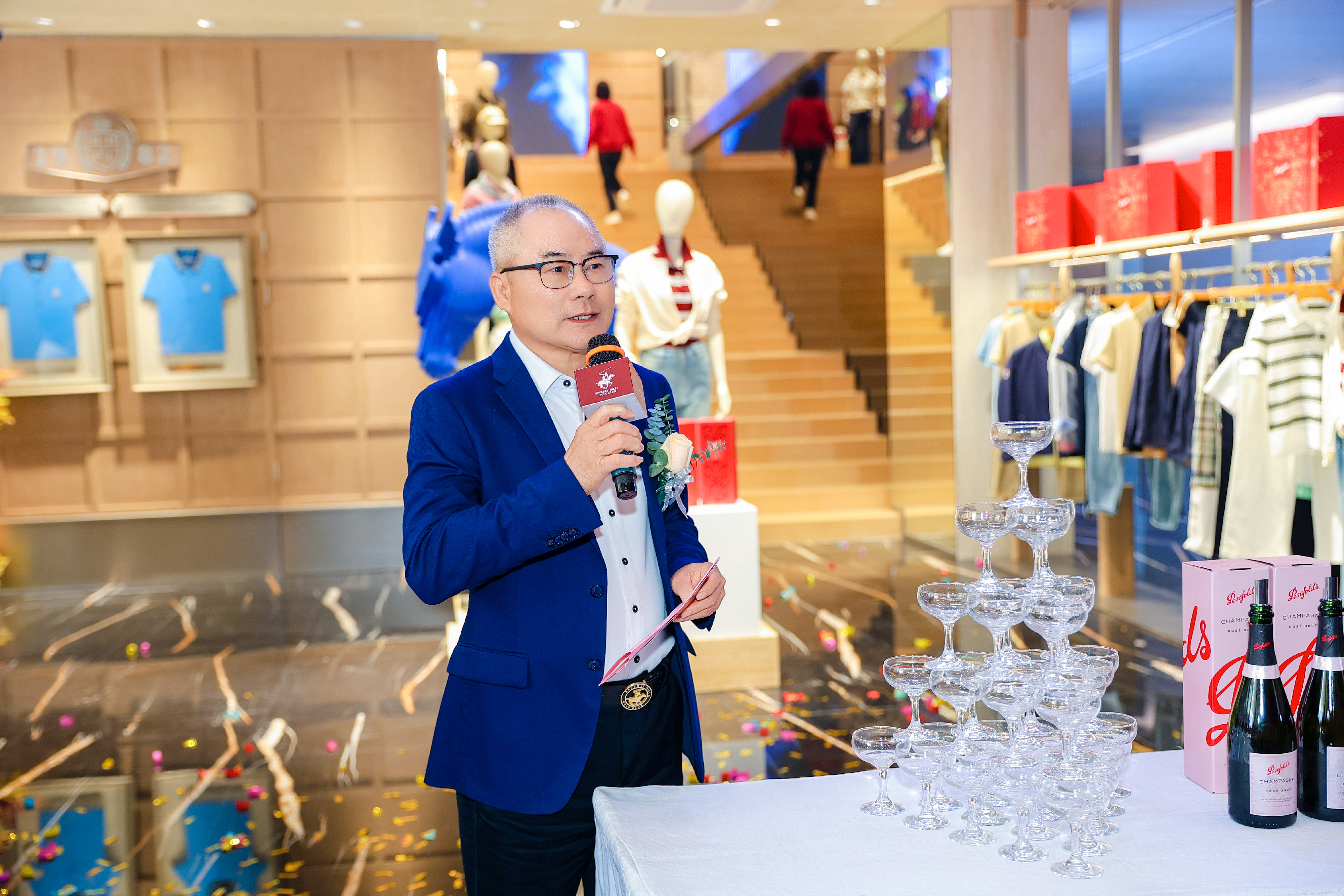 �Ȼ������޻��������콢����ҫ��Ļ ����Ʒ��ս��ת����ƪ��