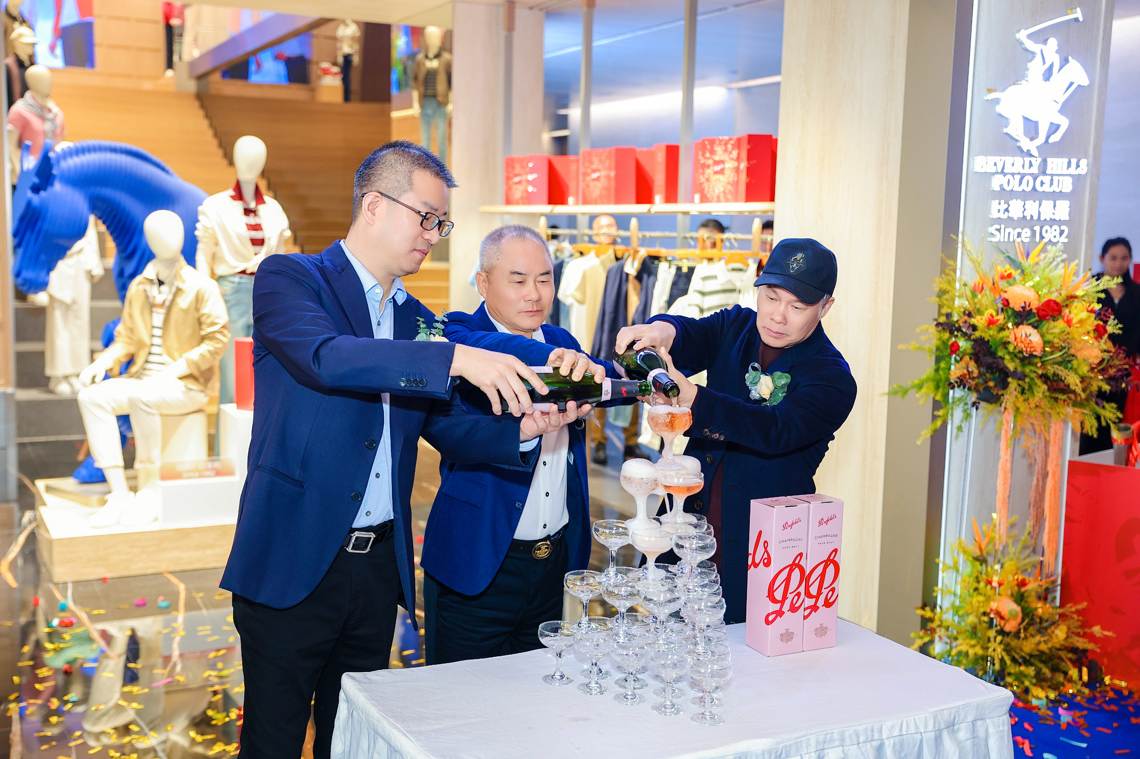 �Ȼ������޻��������콢����ҫ��Ļ ����Ʒ��ս��ת����ƪ��