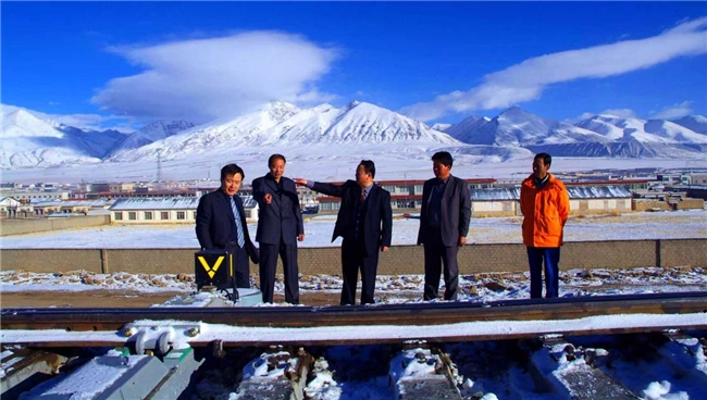 雪域高原筑天路，北京拉萨飞彩虹