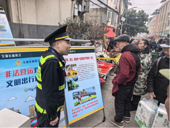 多方联动送安全  早集宣讲暖春运