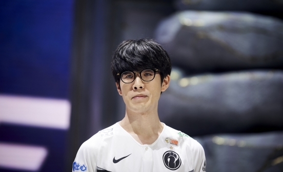 LPL熱度雪崩讓導播患上觀眾席恐懼癥，LOL轉(zhuǎn)DOTA2再迎一員大將