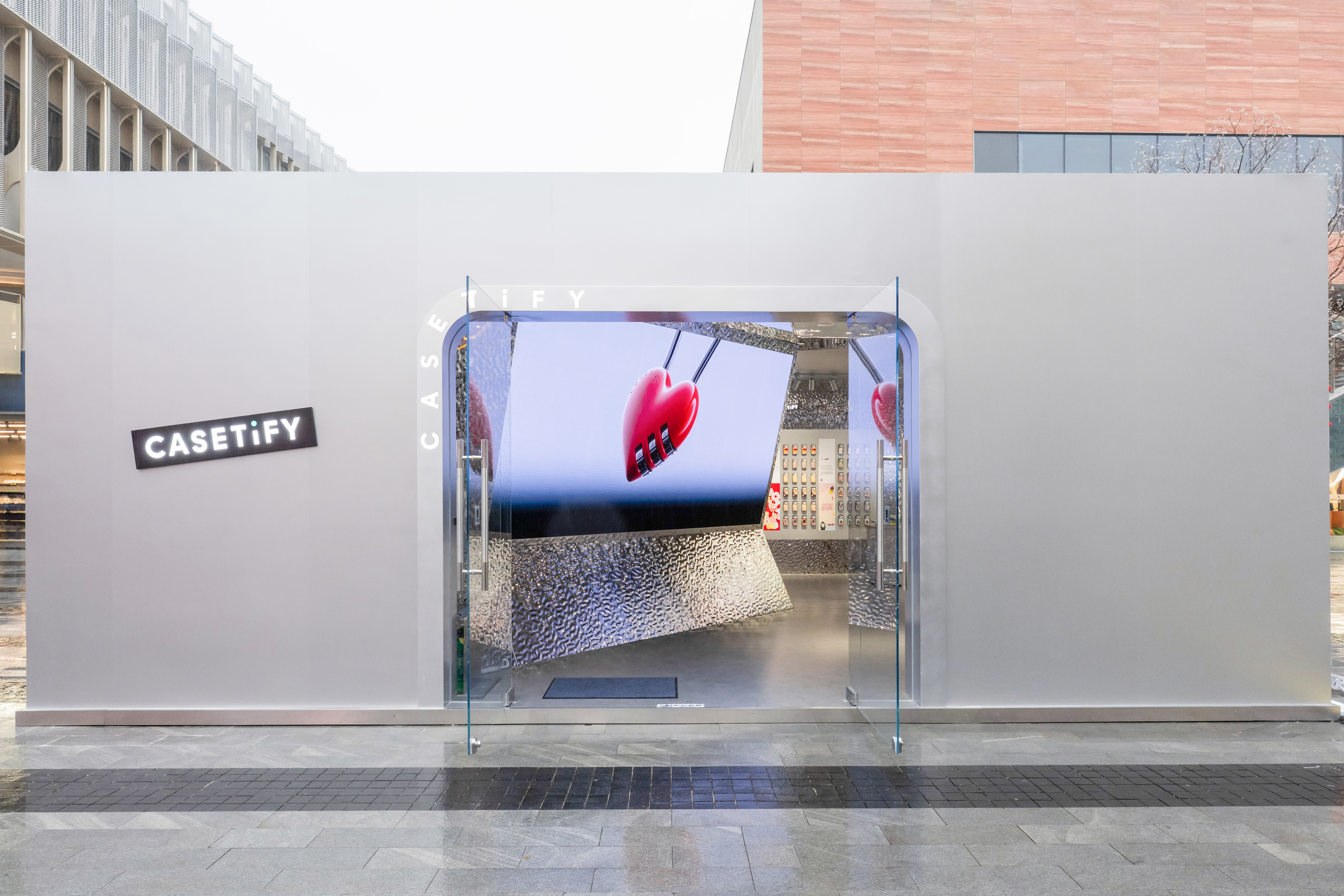 CASETiFY 全球品牌 iCON G-DRAGON 主题快闪空间闪耀上海西岸