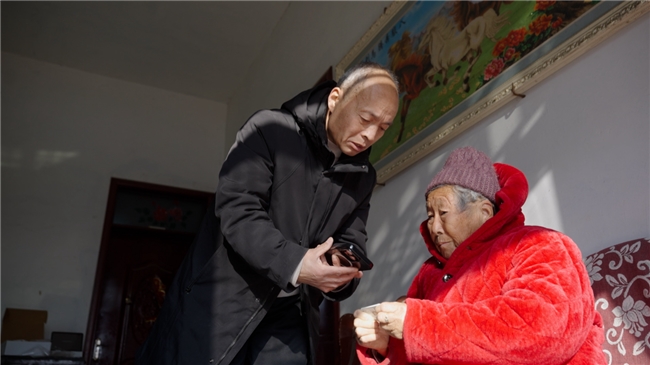 拇指一按便知&ldquo;心事&rdquo; 一张AI心电卡背后的创新、温度与守护