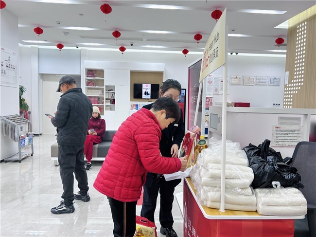 十年相伴共成长 暖心礼赠贺新程