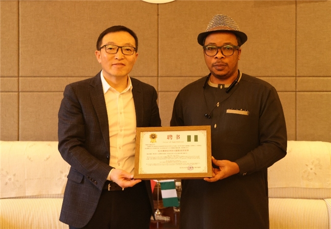 二手车出口体系获认可 尼日利亚驻华大使馆向神州租车授予双项荣誉