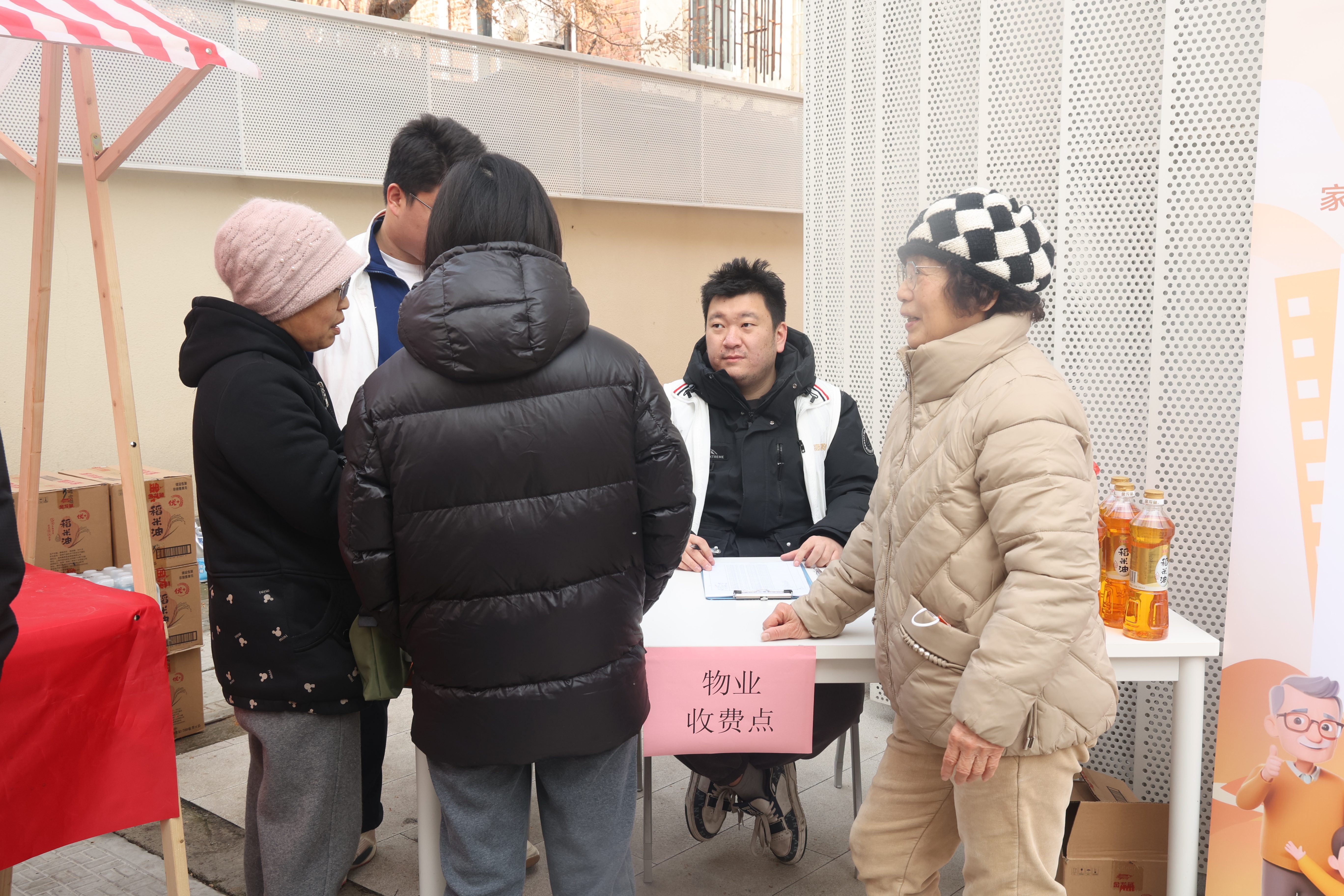 “一块钱”玩转社区集市！居民满载而归的背后是创新“楼道治理”