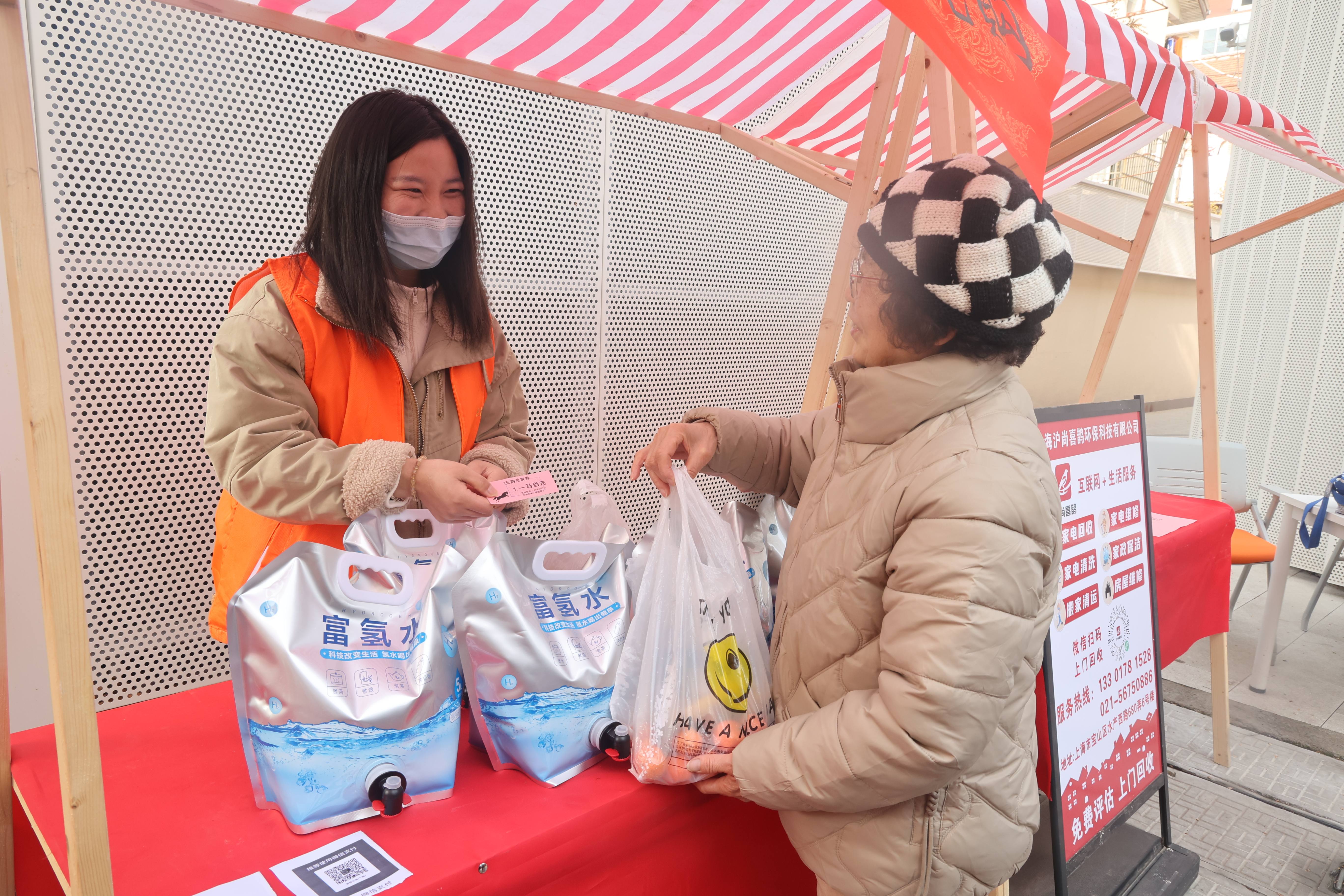 “一块钱”玩转社区集市！居民满载而归的背后是创新“楼道治理”