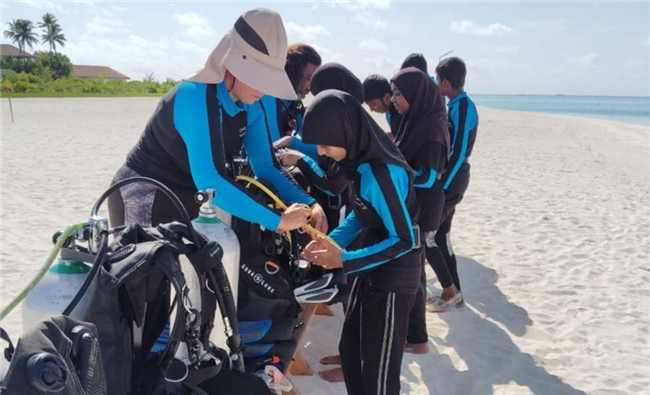 马尔代夫肉桂薇莉富士度假村助力海岛学生探索水下世界
