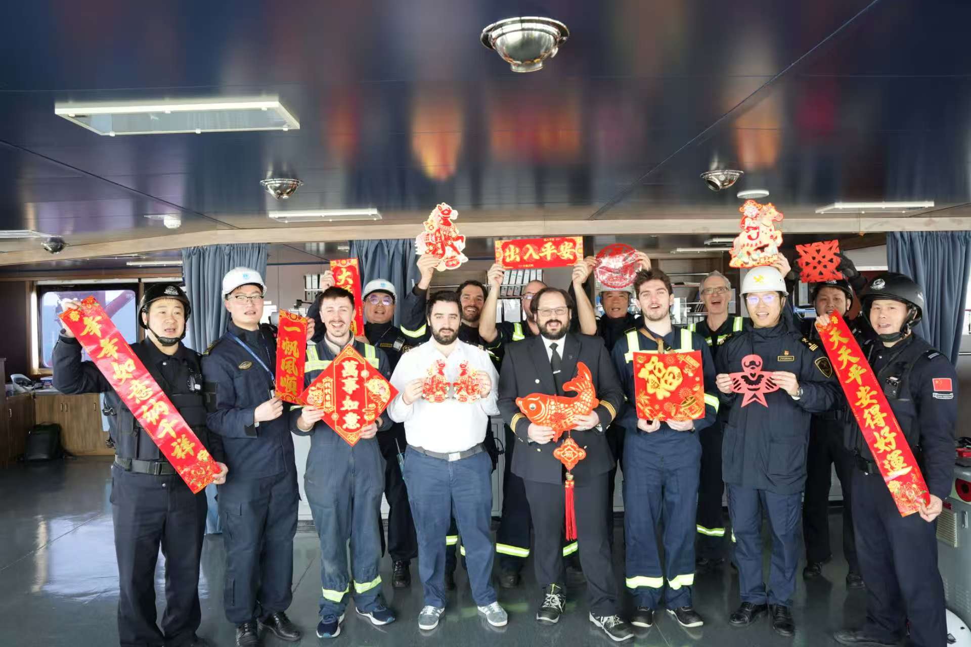 山海同春暖国门 联合登临庆新春