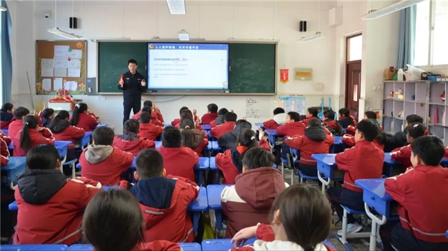 郯城站派出所：春运“童行”  安全出行