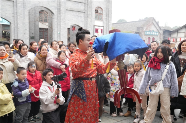 安仁古镇张灯结彩迎新春:百年公馆里体验沉浸式年味,古镇市集中邂逅热闹中国年 安仁古镇张灯结彩迎新春:百年公馆里体验沉浸式年味,古镇市集中邂逅热闹中国年