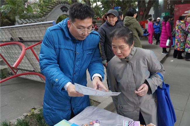 成都地铁各站区开展多样活动，共筑文明乘车新风尚