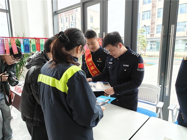 传承雷锋精神，守护蔚蓝海岸