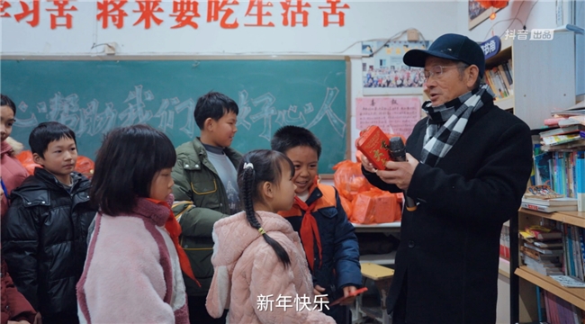 灯火里的团圆，《生活闪亮时》新春特别篇聚焦黄梅生和他的 356 个孩子