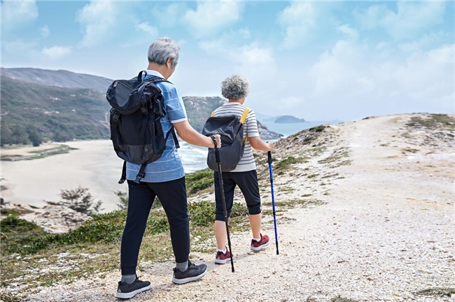 从两会热词到产业实践:足力健赋能银发经济高质量发展