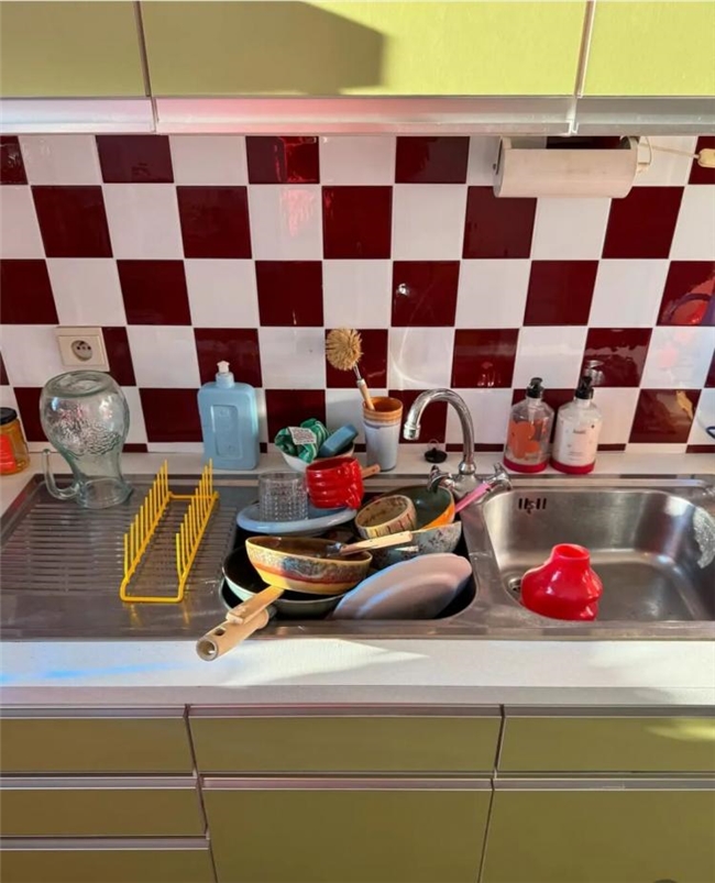 二手软装 + 色彩碰撞 芭蕾舞者的个性家居改造